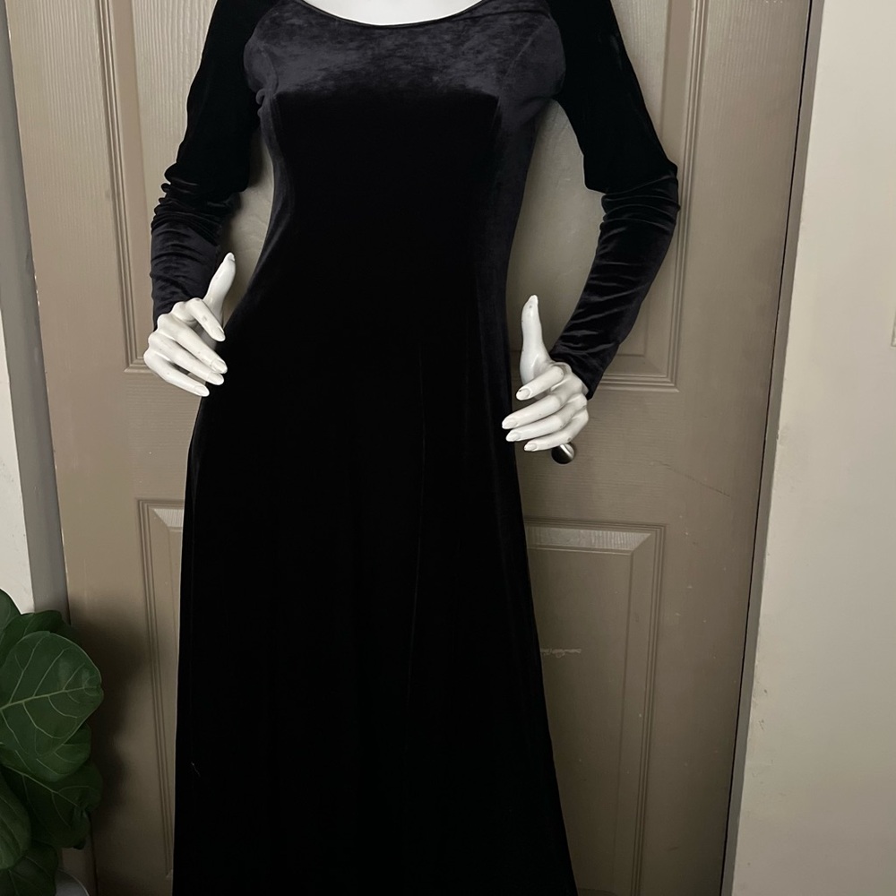 Chic Long Sleeve Black Velvet Dress